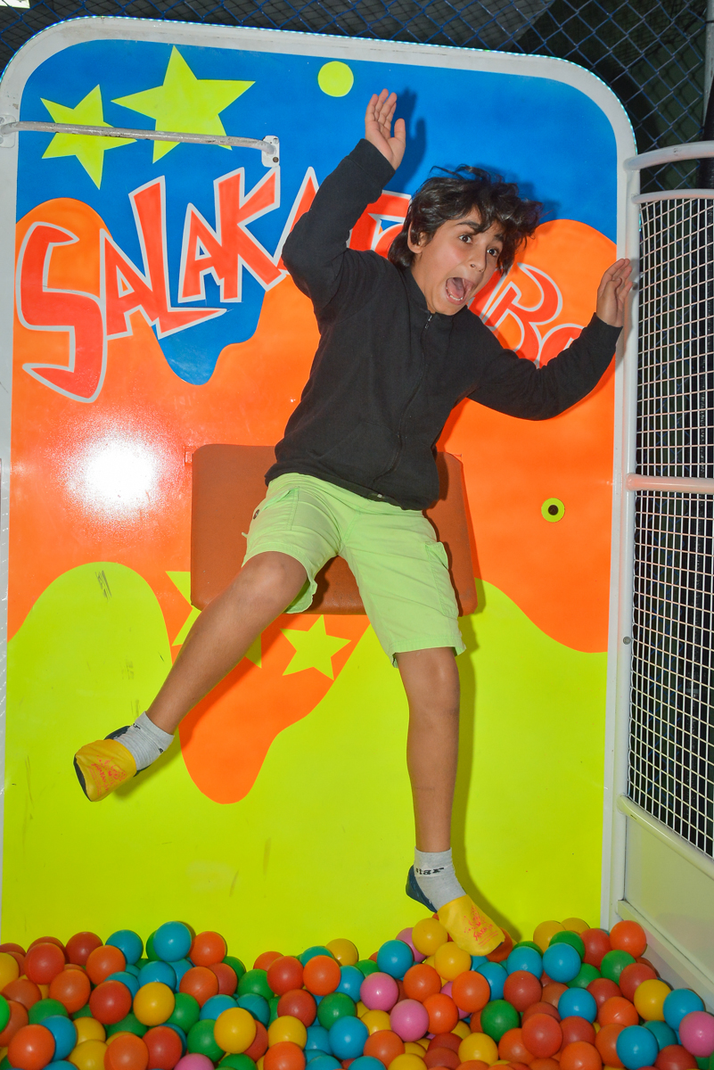 caindo no tombo legal no Buffet Salakaboom, Ipiranga, São Paulo, aniversário de Jonathan 7 anos, tema da festa Star Wars