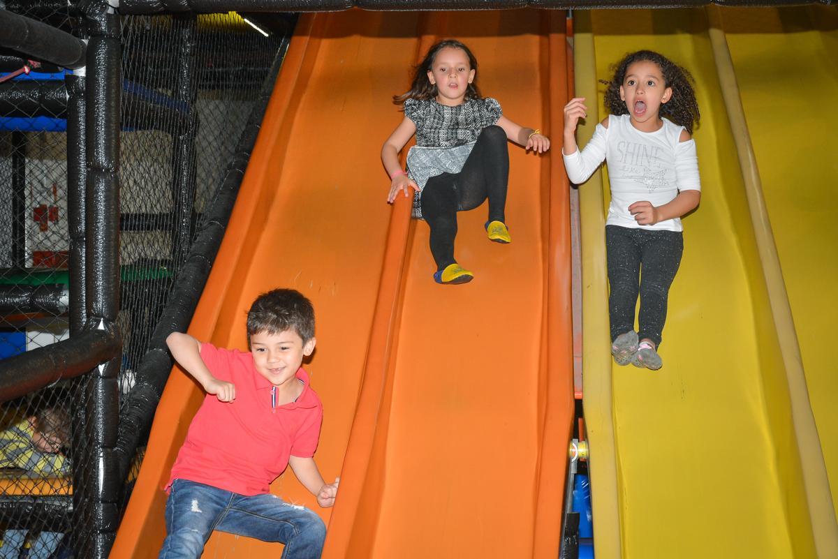 escorregador divertido no Buffet Salakaboom, Ipiranga, São Paulo, aniversário de Jonathan 7 anos, tema da festa Star Wars