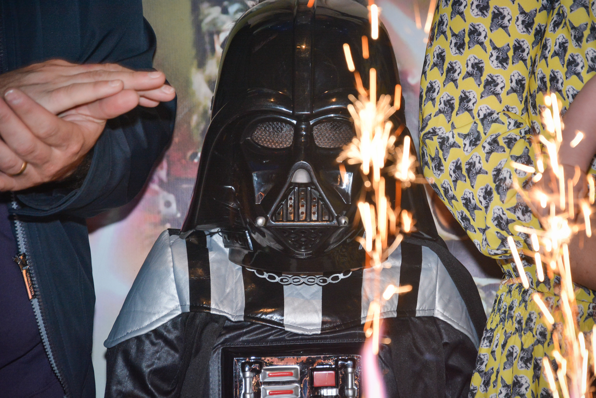 usando fantasia no parabéns no Buffet Salakaboom, Ipiranga, São Paulo, aniversário de Jonathan 7 anos, tema da festa Star Wars