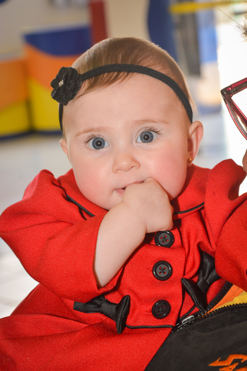foto da irmãzinha no Buffet Salakaboom, Ipiranga, São Paulo, aniversário de Jonathan 7 anos, tema da festa Star Wars