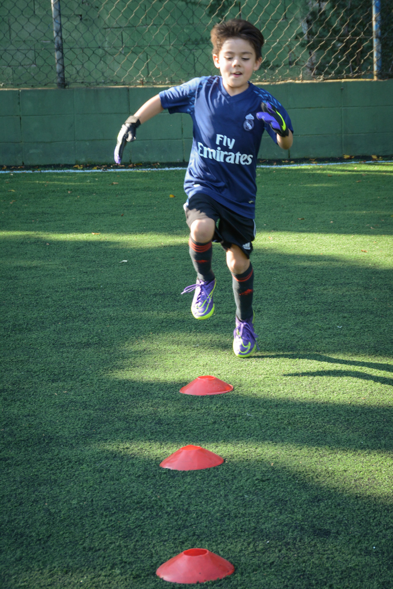 treino antes do jogo no Buffet High Soccer, Morumbi, São Paulo aniversário de Rafael e João 6 anos tema da festa futebol