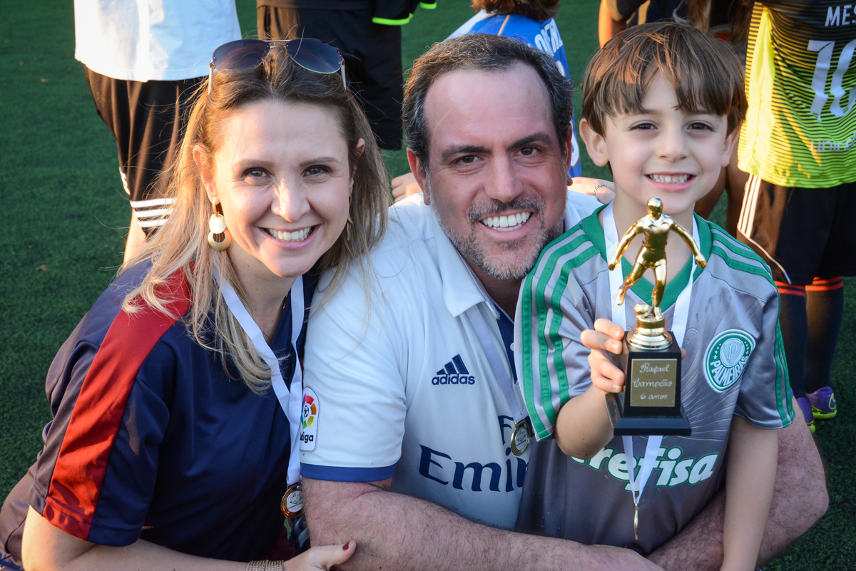 comemorando a vitória no Buffet High Soccer, Morumbi, São Paulo aniversário de Rafael e João 6 anos tema da festa futebol