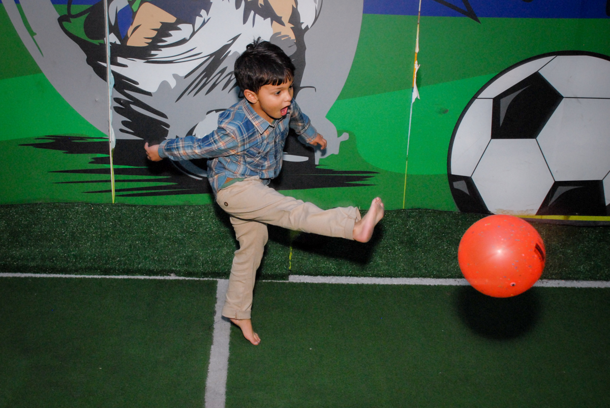 chute par o gol no Buffet Galeria da Arte, Vila Maria, São Paulo, aniversário de Lorenzo 4 e Lucca 1 aninho tema da festa super herois