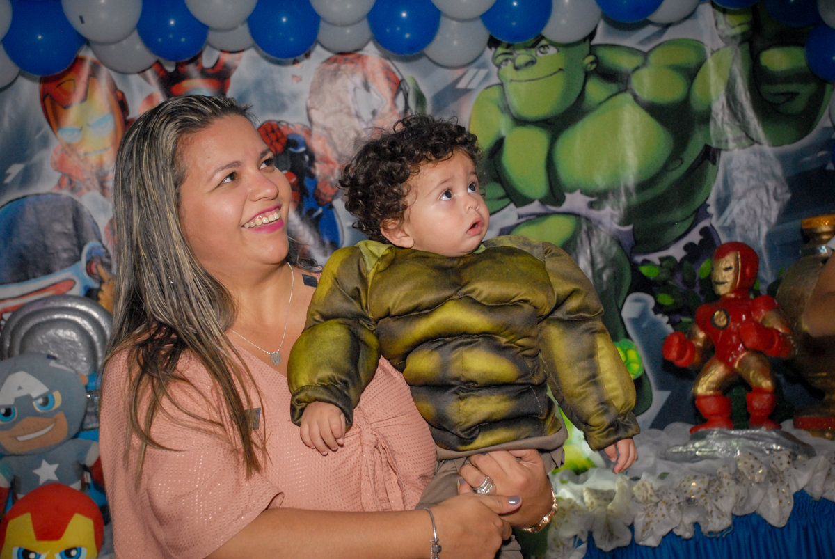 colinho da mamãe no Buffet Galeria da Arte, Vila Maria, São Paulo, aniversário de Lorenzo 4 e Lucca 1 aninho tema da festa super herois