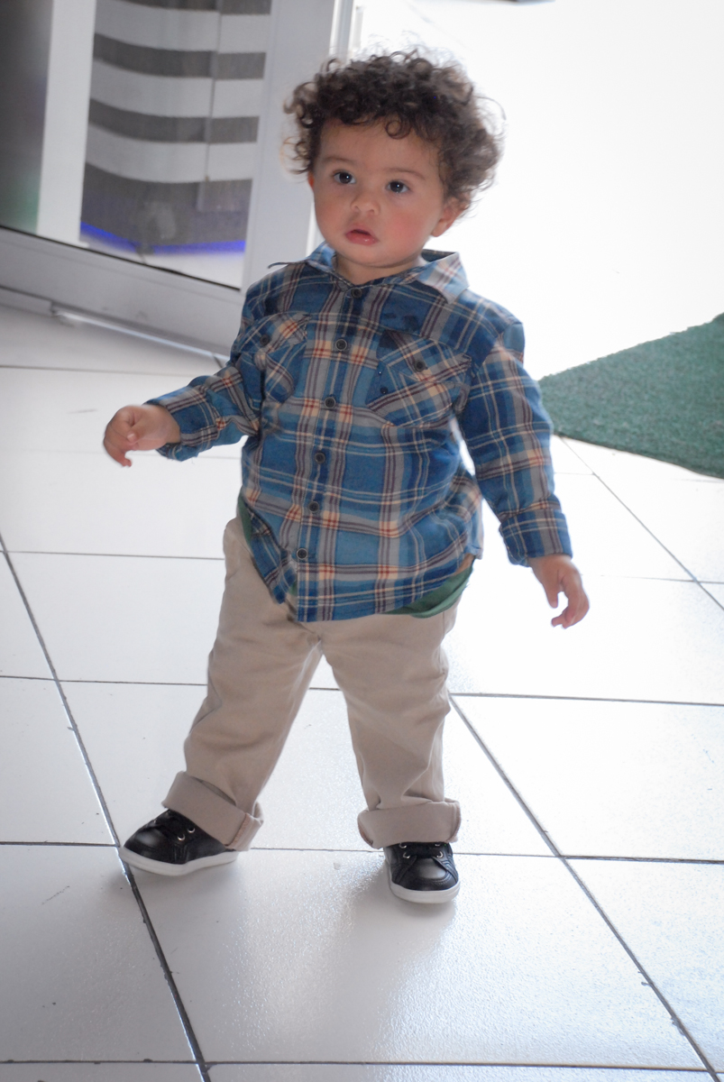 dando os primeiros passos no Buffet Galeria da Arte, Vila Maria, São Paulo, aniversário de Lorenzo 4 e Lucca 1 aninho tema da festa super herois