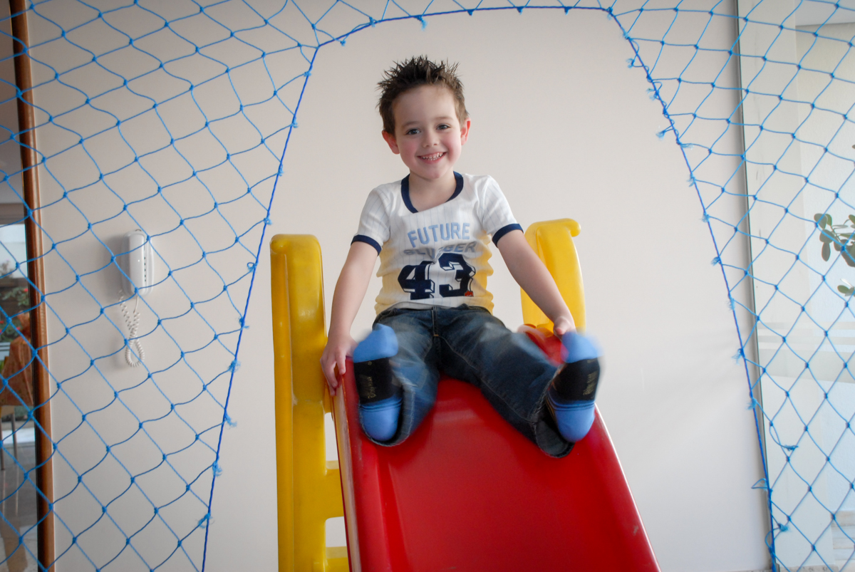 posando para a foto no condominio vila mariana aniversario de nicole 3 aninhos tema da festa princesas