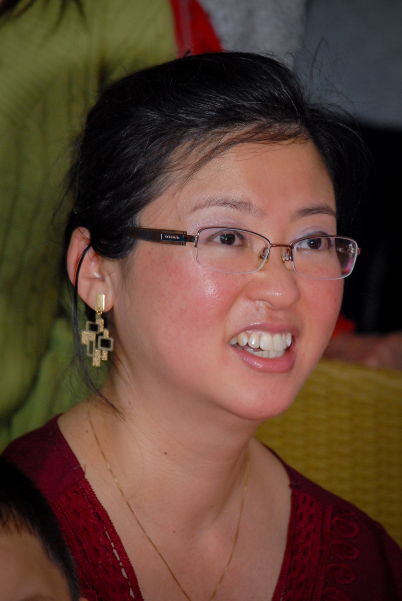 a mãe animada com a retrospectiva no condominio vila mariana aniversario de nicole 3 aninhos tema da festa princesas