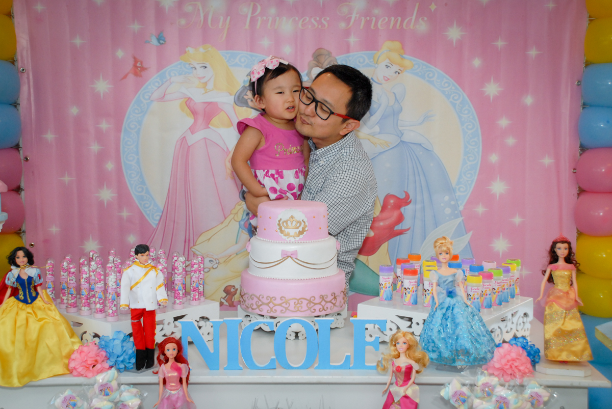 fotografia pai e filho no condominio vila mariana aniversario de nicole 3 aninhos tema da festa princesas