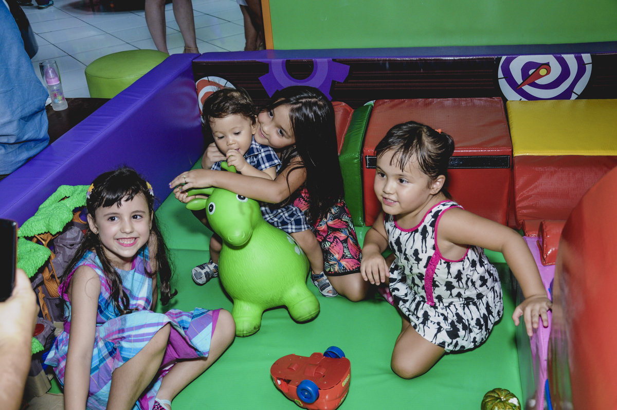 fotografia infantil, filmagem de festa infantil, foto e filmagem infantil, foto e vídeo de festa infantil, fotógrafo de festa infantil, fotógrafo de aniversário infantil, fotógrafo profissional infantil, fotógrafo