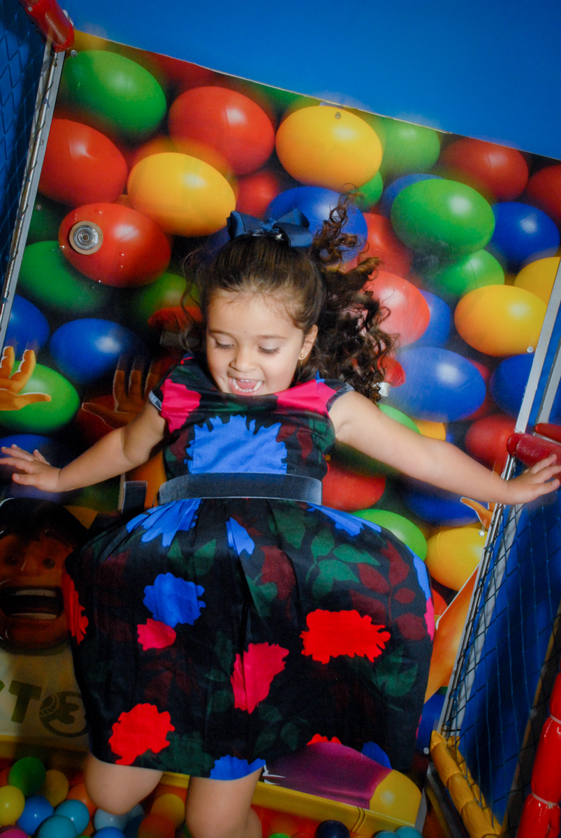 caindo no tombo legal no buffet villa 18 alphaville, sao paulo, aniversario de valentina 4 anos tema da festa masha e o urso