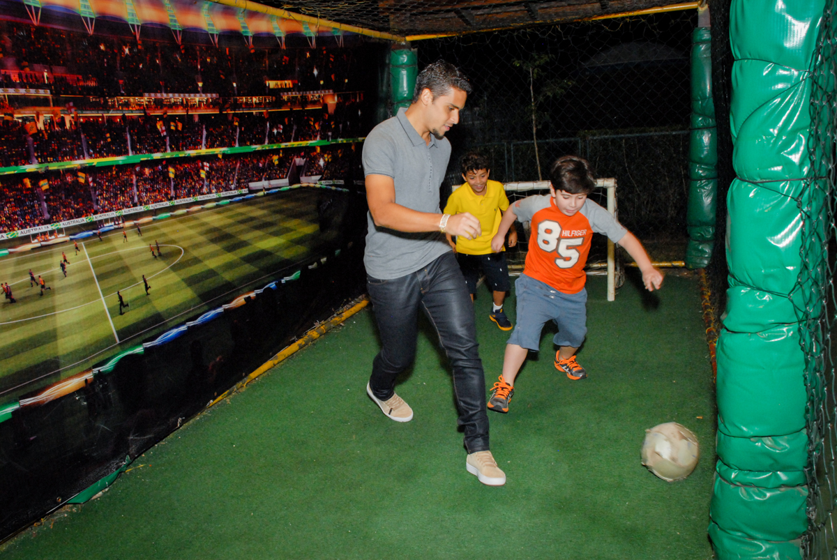 futebol animado no buffet villa 18 alphaville, sao paulo, aniversario de valentina 4 anos tema da festa masha e o urso