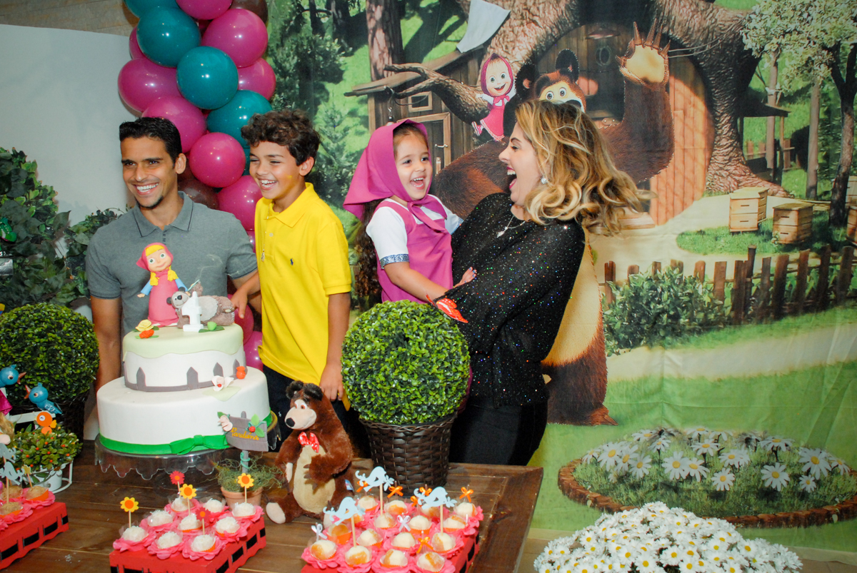 risadas gostosas no buffet villa 18 alphaville, sao paulo, aniversario de valentina 4 anos tema da festa masha e o urso