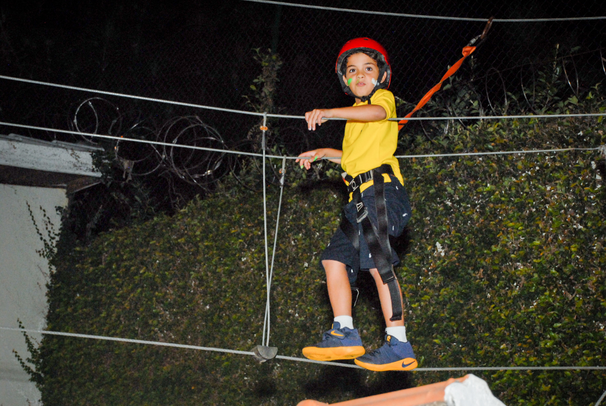 filho do jean do palmeiras brinca na tirolesa no buffet villa 18 alphaville, sao paulo, aniversario de valentina 4 anos tema da festa masha e o urso