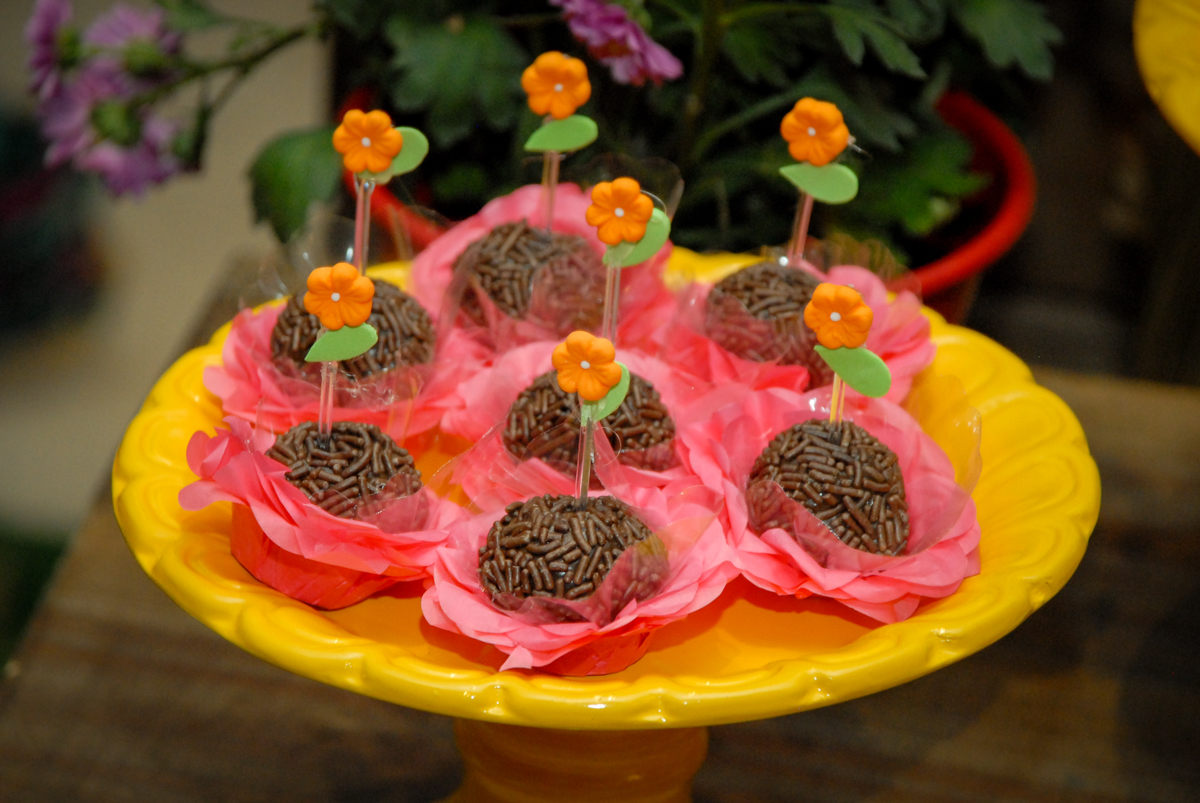 docinhos da festa no buffet villa 18 alphaville, sao paulo, aniversario de valentina 4 anos tema da festa masha e o urso