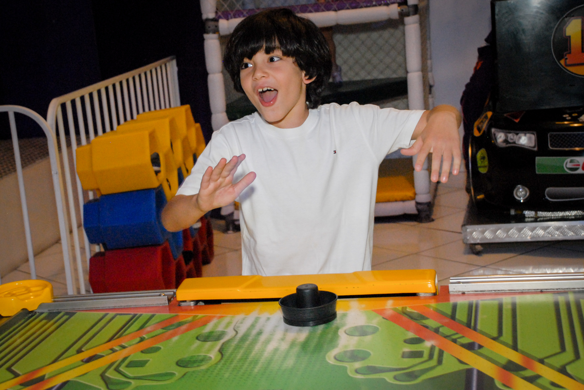 hora de fazer gol no Buffet Fábrica da Alegria, Morumbi, São Paulo, aniversário de Otávio 5 anos, tema da festa lego super heróis