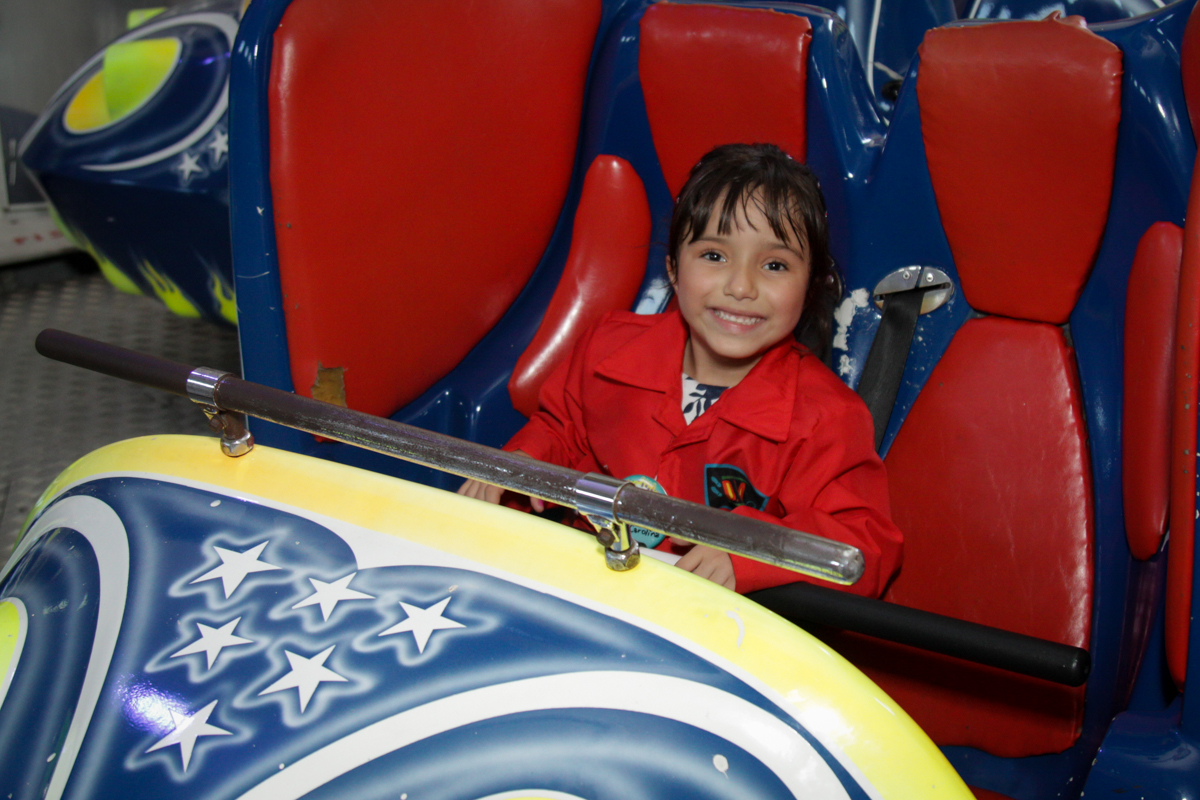 brinquedo jornada nas estrelas no buffet Fábrica da Alegria, Morumbi, São Paulo, aniversário de Ana Carolina, 6 anos. tema da festa detetives do predio azul