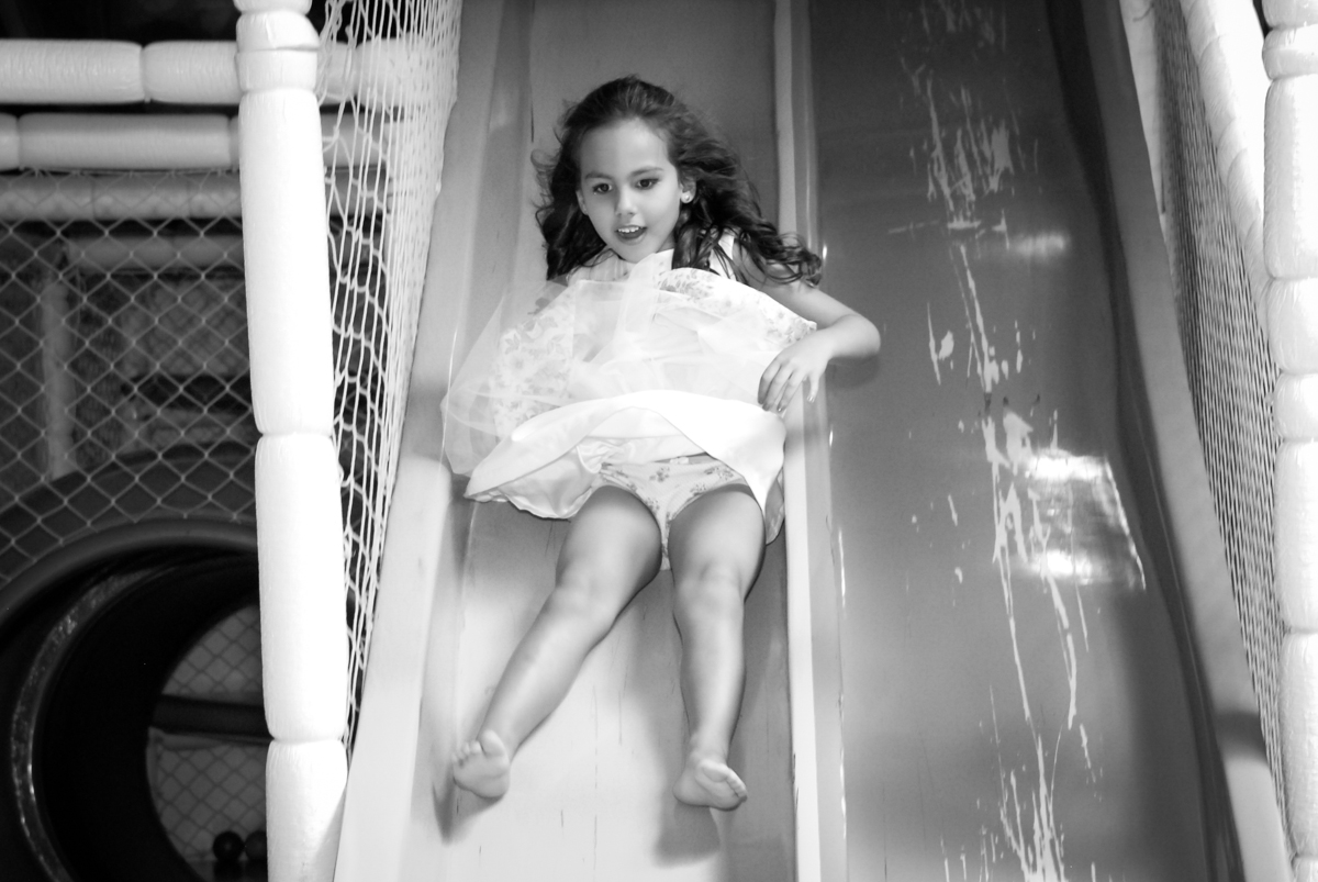 escorregador divertido no Buffet Fábrica da Alegria, Osasco São Paulo aniversário de Rafaela 5 anos, tema da festa Moana