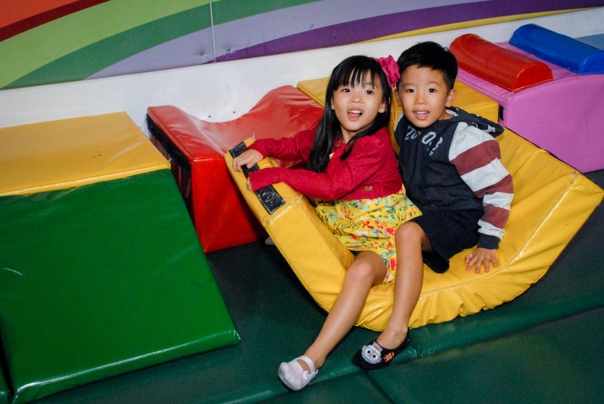 brincadeiras divertidas na area baby no Buffet Fábrica da Alegria, Osasco, São Paulo, aniversário de Vinicius 6 anos, tema da festa Fundo do Mar