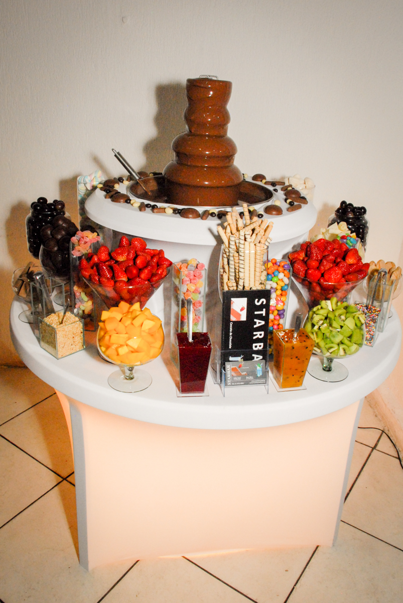 mesa de frutas no Buffet Fábrica da Alegria, Osasco, São Paulo, aniversário de Vinicius 6 anos, tema da festa Fundo do Mar