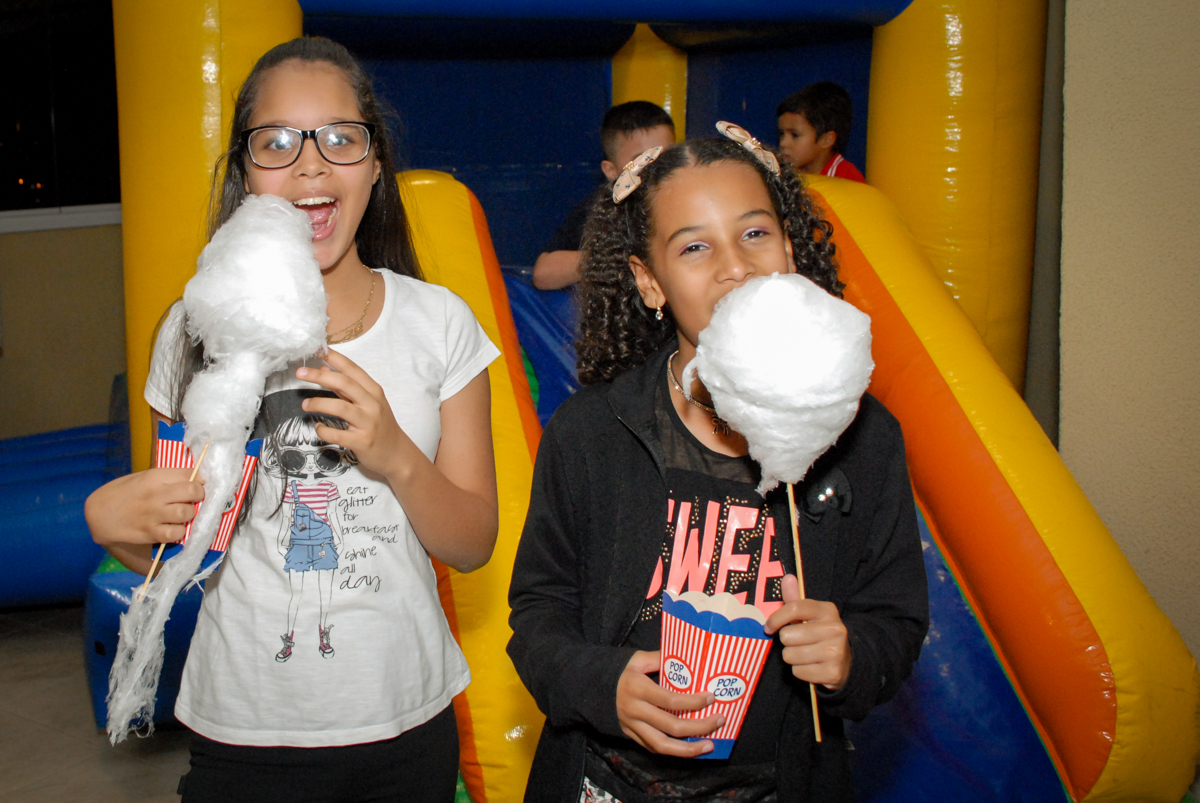 delicia de algodão doce no condominio vila prudente, aniversario de rafael 4 anos, tema da festa discvery kids