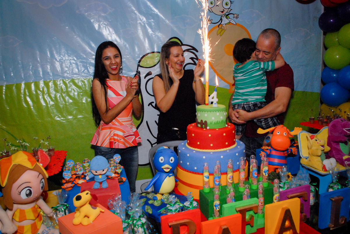 hora de cantar o parabéns no condominio vila prudente, aniversario de rafael 4 anos, tema da festa discvery kids