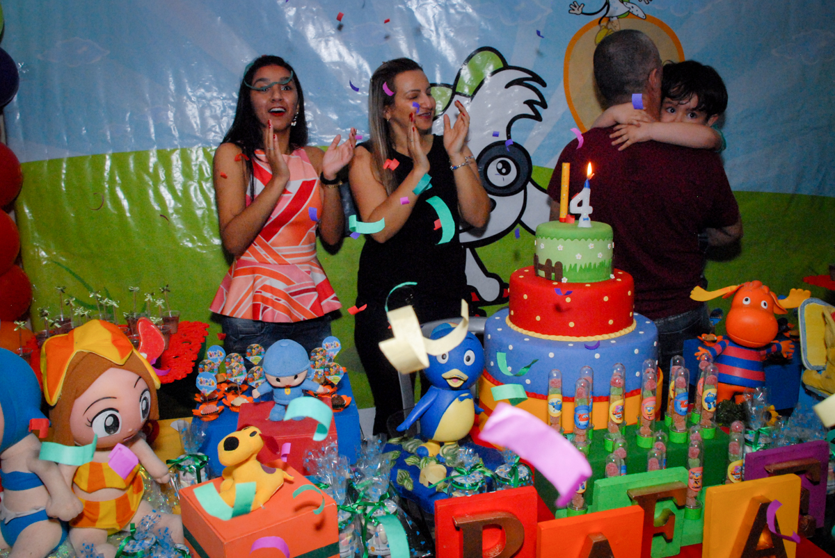 todos cantam parabéns no condominio vila prudente, aniversario de rafael 4 anos, tema da festa discvery kids