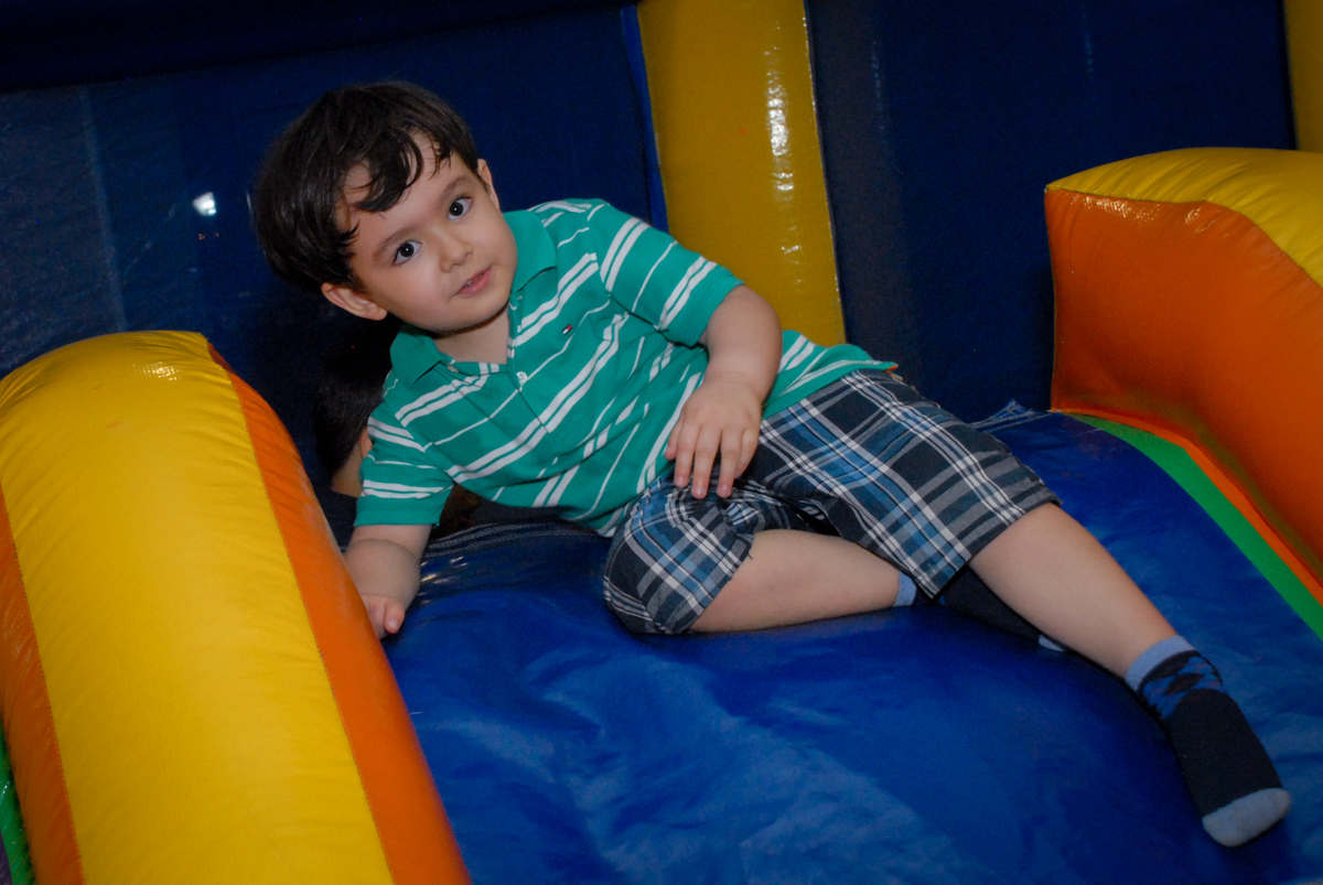 final da festa no condominio vila prudente, aniversario de rafael 4 anos, tema da festa discvery kids