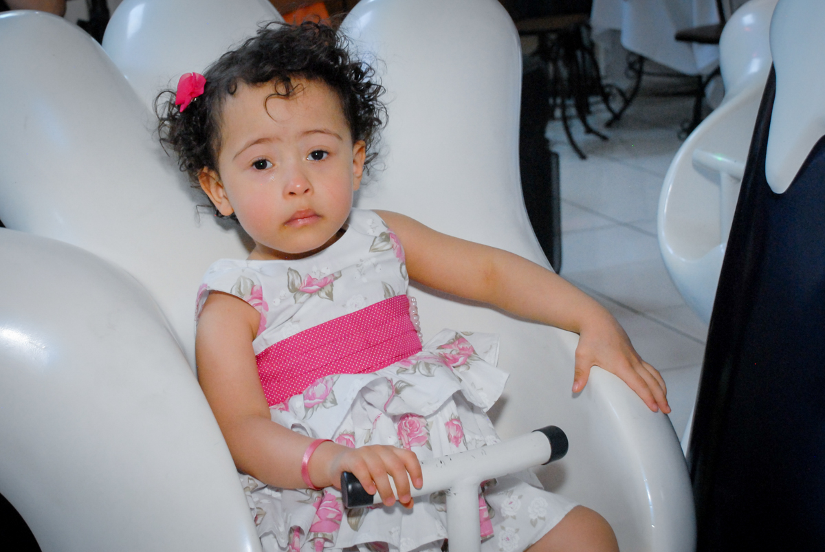 brincando no carrossel no Buffet Fábrica da Alegria, Morumbi, São Paulo aniversário de Victor 10 anos e Pedro 1 aninho, tema da festa Paris Saint Germani