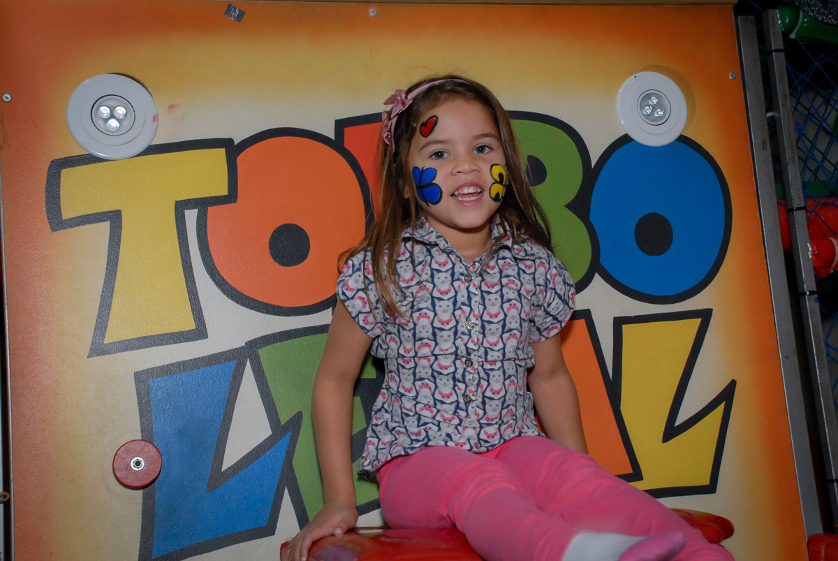 tombo legal divertido no Buffet Gato Sapeka II, Osasco, São Paulo, aniversario de sophia 6 anos tema da feta monster high