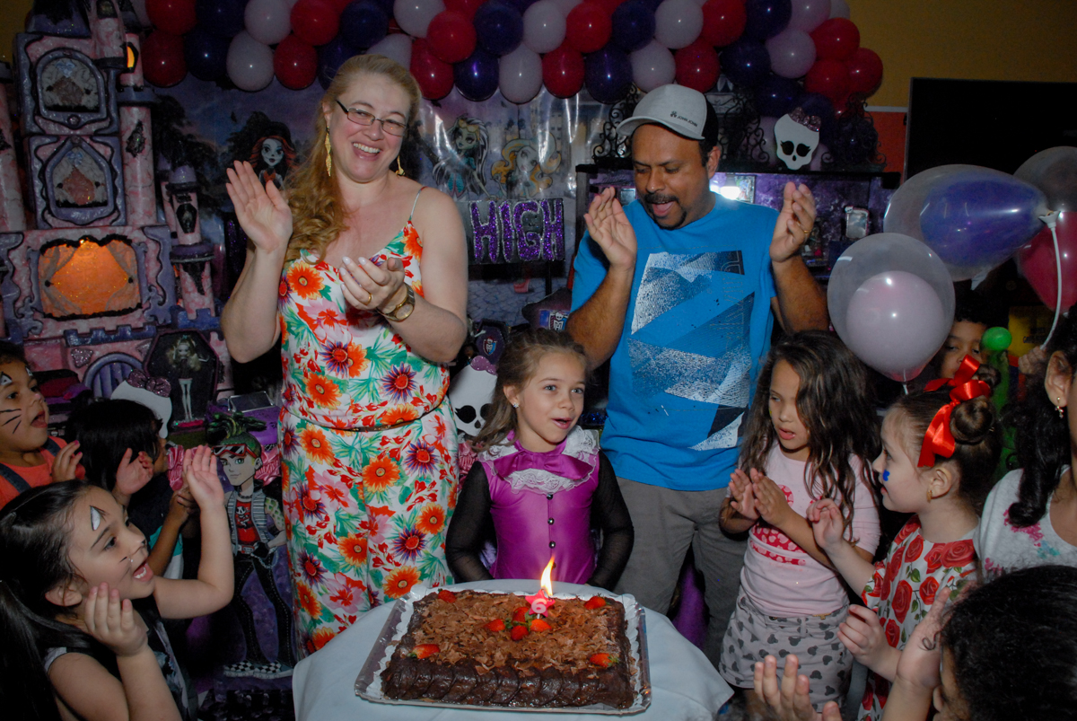 parabéns animado no Buffet Gato Sapeka II, Osasco, São Paulo, aniversario de sophia 6 anos tema da feta monster high