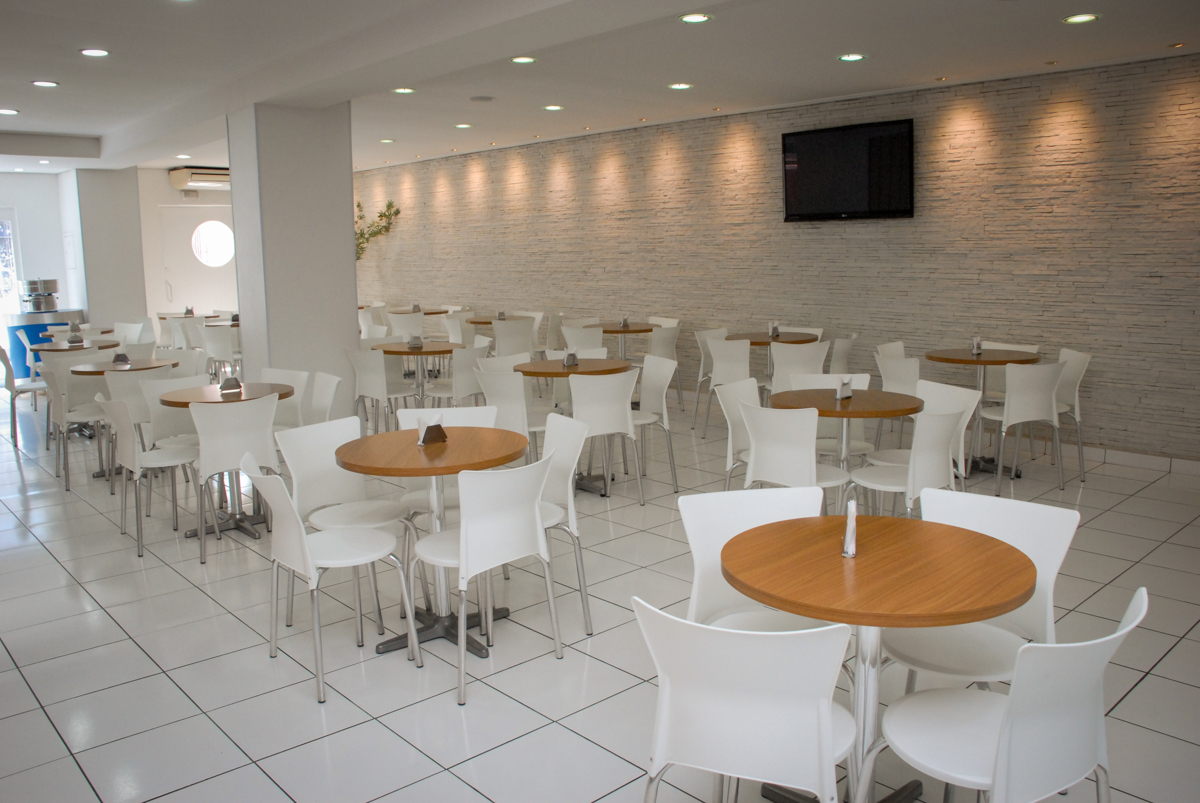 mesas do salao do Buffet Magic Joy, Saude, São Paulo, aniversário de Beatriz 6 anos, tema da festa lady bug