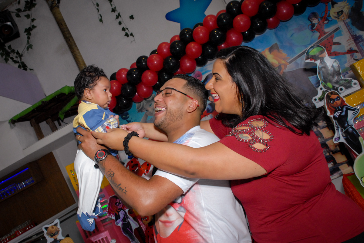 brincando com o caçulinha no Buffet Magic Joy, Saude, São Paulo, aniversário de Beatriz 6 anos, tema da festa lady bug