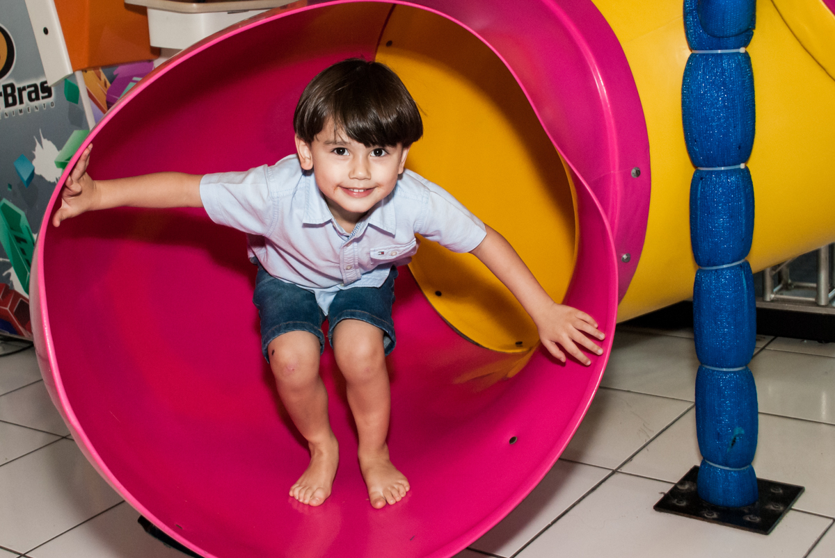 desendo no escorregador no Buffet Magic Joy, Saude, São Paulo, aniversário de Isaque 8 anos, tem da festa São Paulo Futebol Clube