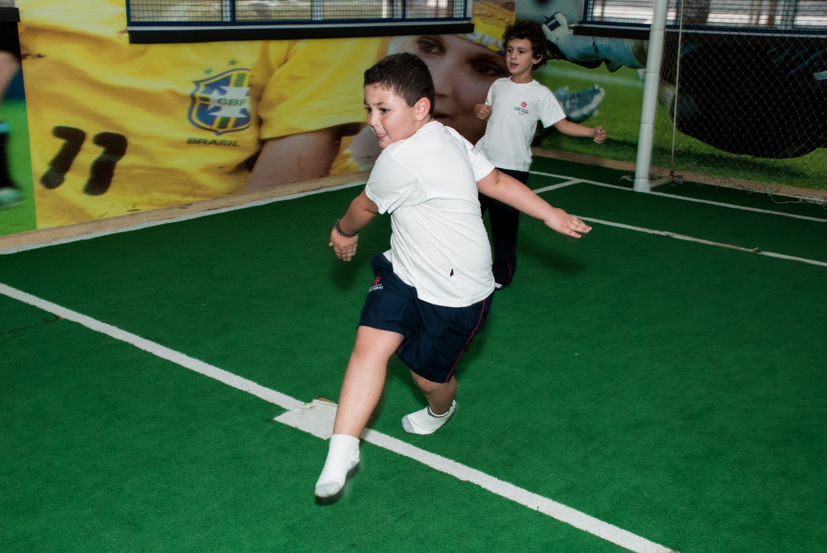 chute para gol no Buffet Comics, Morumbi, São Paulo, aniversario de Felipe 6 anos, tema da festa dinossauros