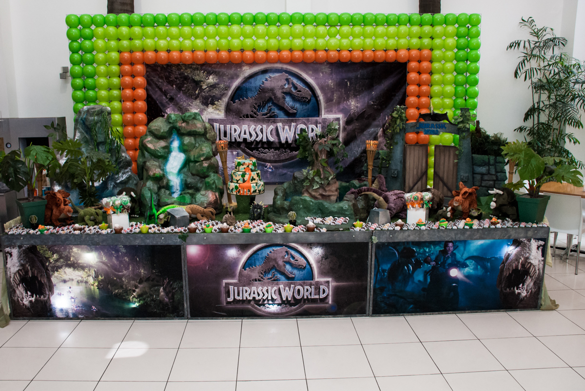 mesa temática no Buffet Comics, Morumbi, São Paulo, aniversario de Felipe 6 anos, tema da festa dinossauros