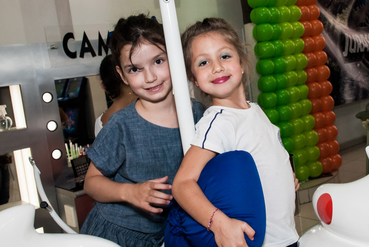 fotografia das amigas no Buffet Comics, Morumbi, São Paulo, aniversario de Felipe 6 anos, tema da festa dinossauros