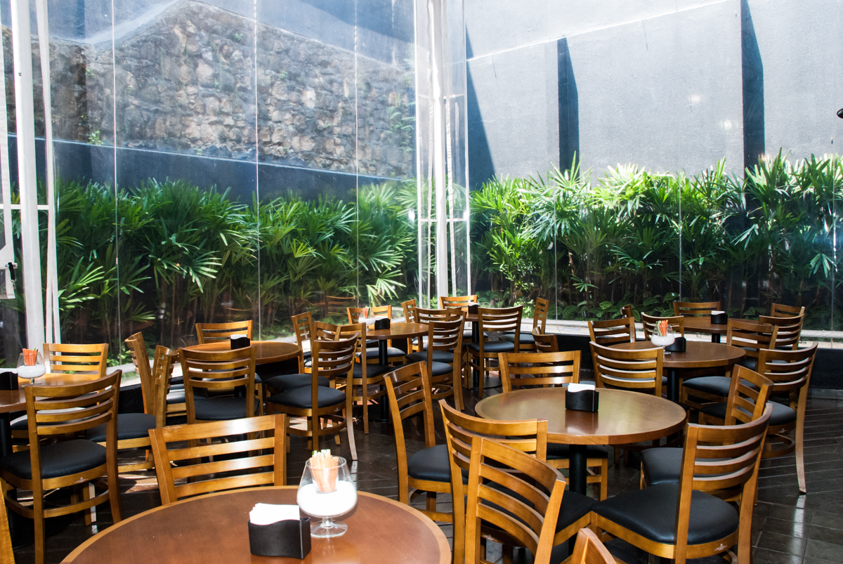 mesas do salão no Buffet Comics, Morumbi, São Paulo, aniversario de Felipe 6 anos, tema da festa dinossauros