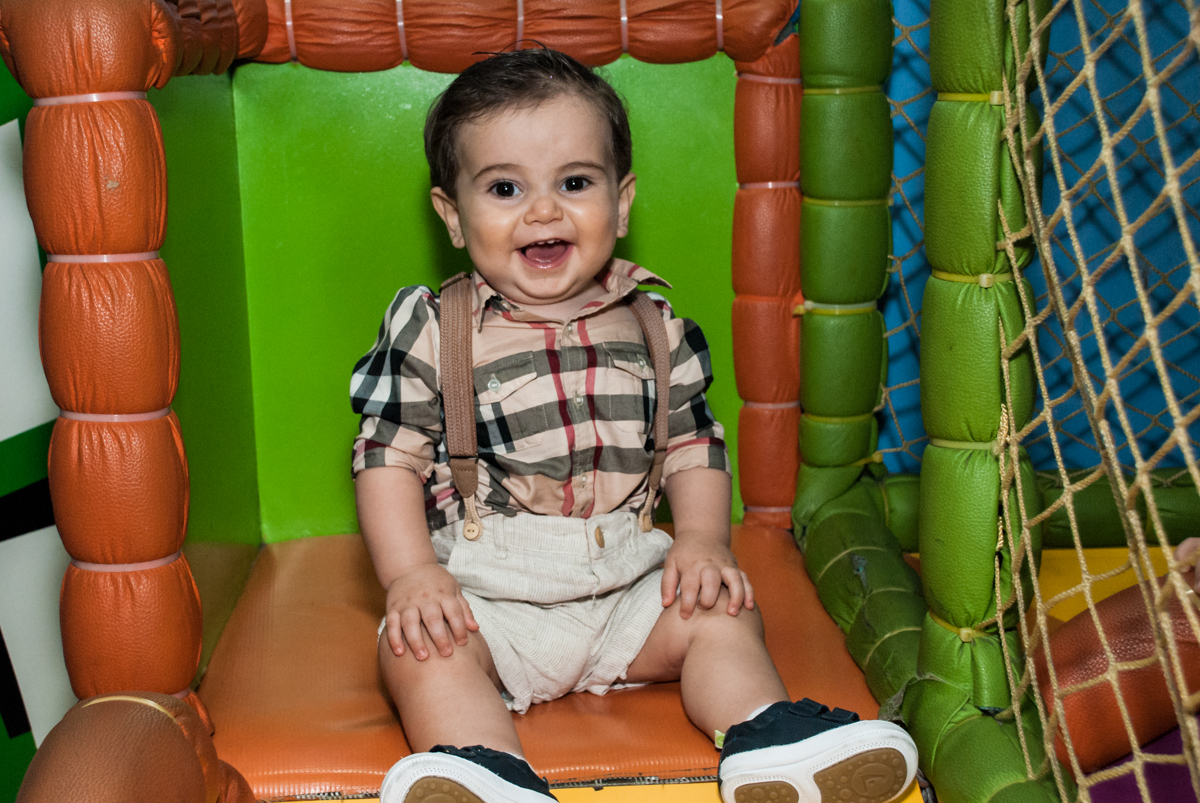 sorriso feliz no buffet Toy