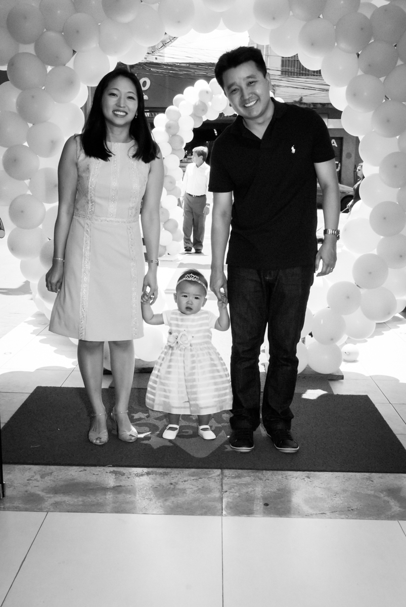 entrada da família para a festa no Buffet Magic Joy, Saude São Paulo, aniversário de Gabriela 1 ano, tema da festa minie rosa