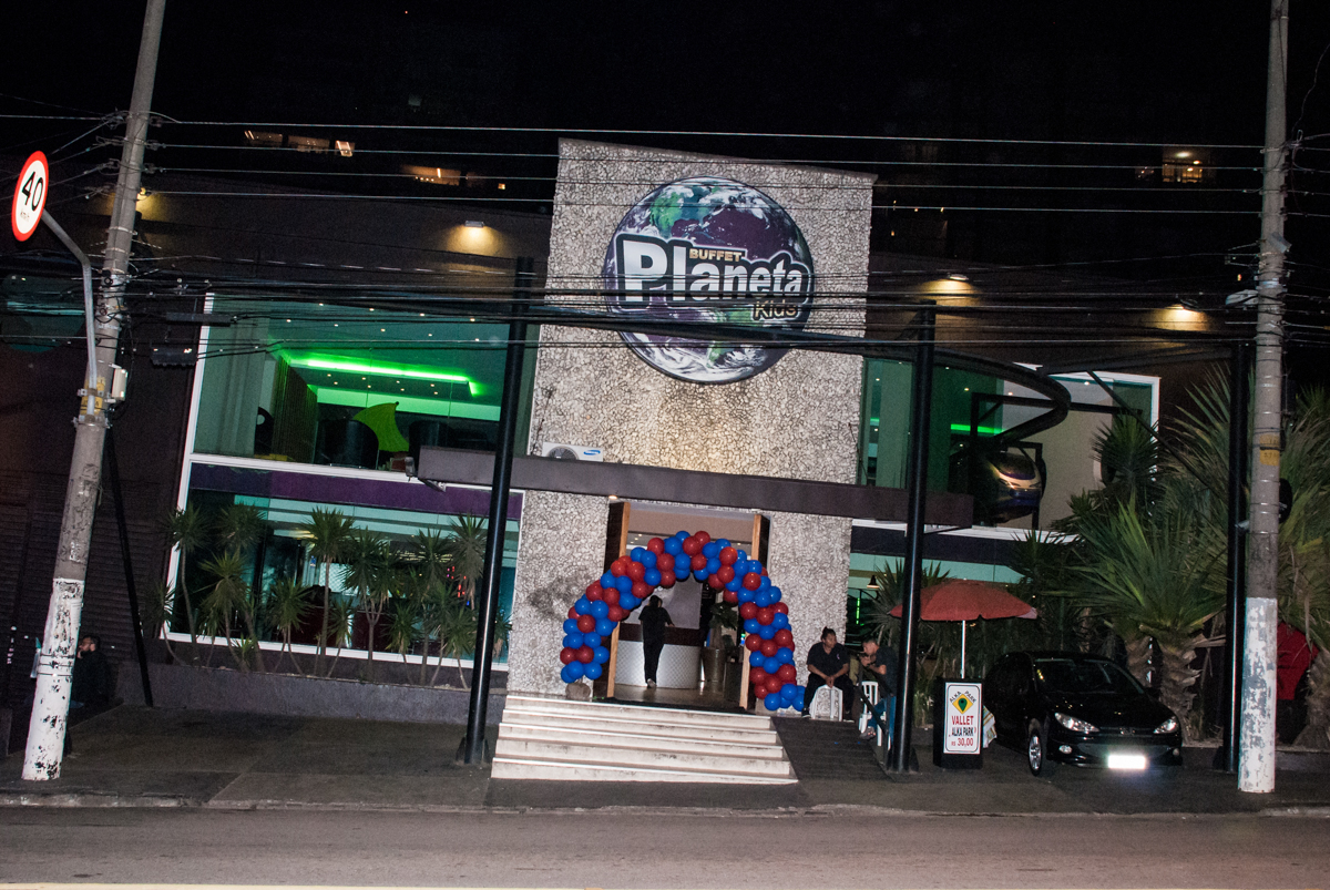 Buffet Planeta Kids, aniversário de Gustavo 10 anos, tema da festa Barcelona