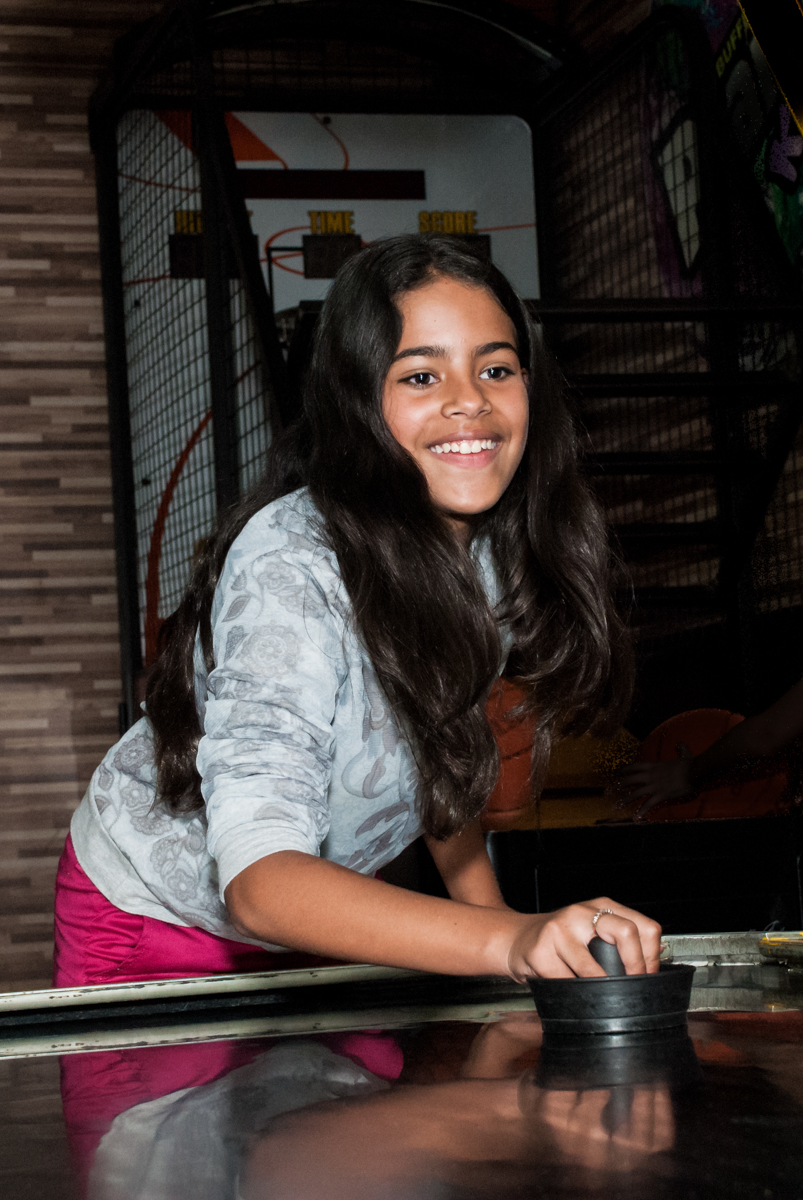 futebol de mesa no Buffet Planeta Kids, aniversário de Gustavo 10 anos, tema da festa Barcelona