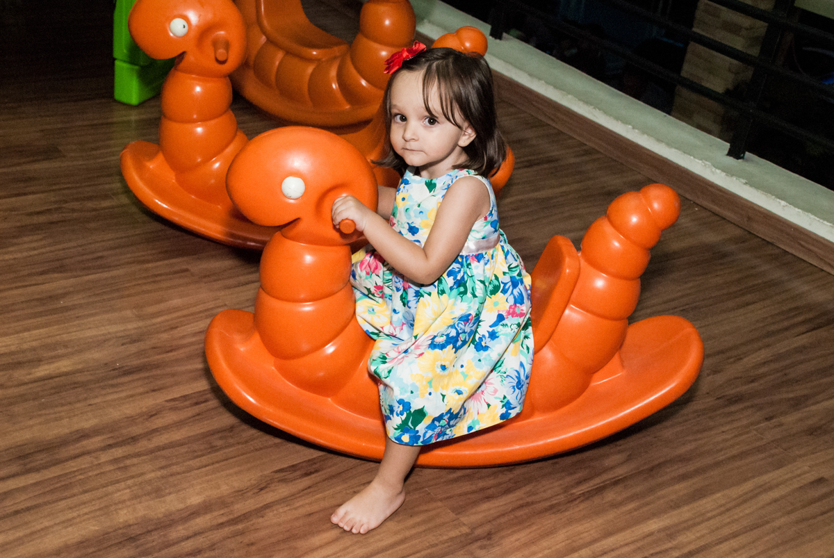 brincando no patinho no Buffet Planeta Kids, aniversário de Gustavo 10 anos, tema da festa Barcelona