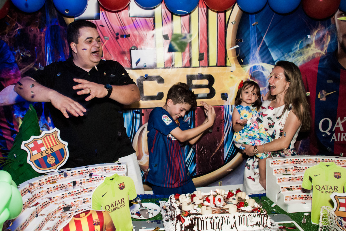 parabéns animado no Buffet Planeta Kids, aniversário de Gustavo 10 anos, tema da festa Barcelona