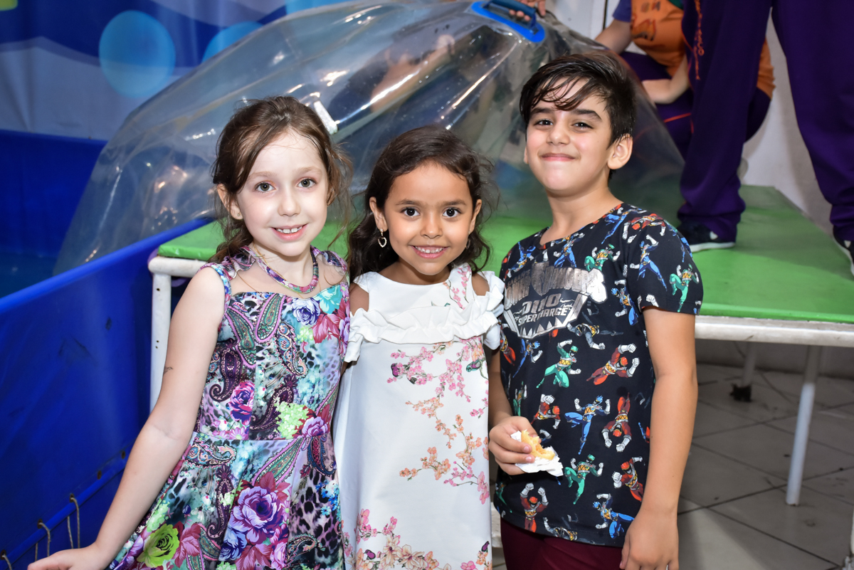 fotografia com os amigos no Buffet Fábrica da Alegria, Osasco, São Paulo, tema da festa, meu malvado favorito