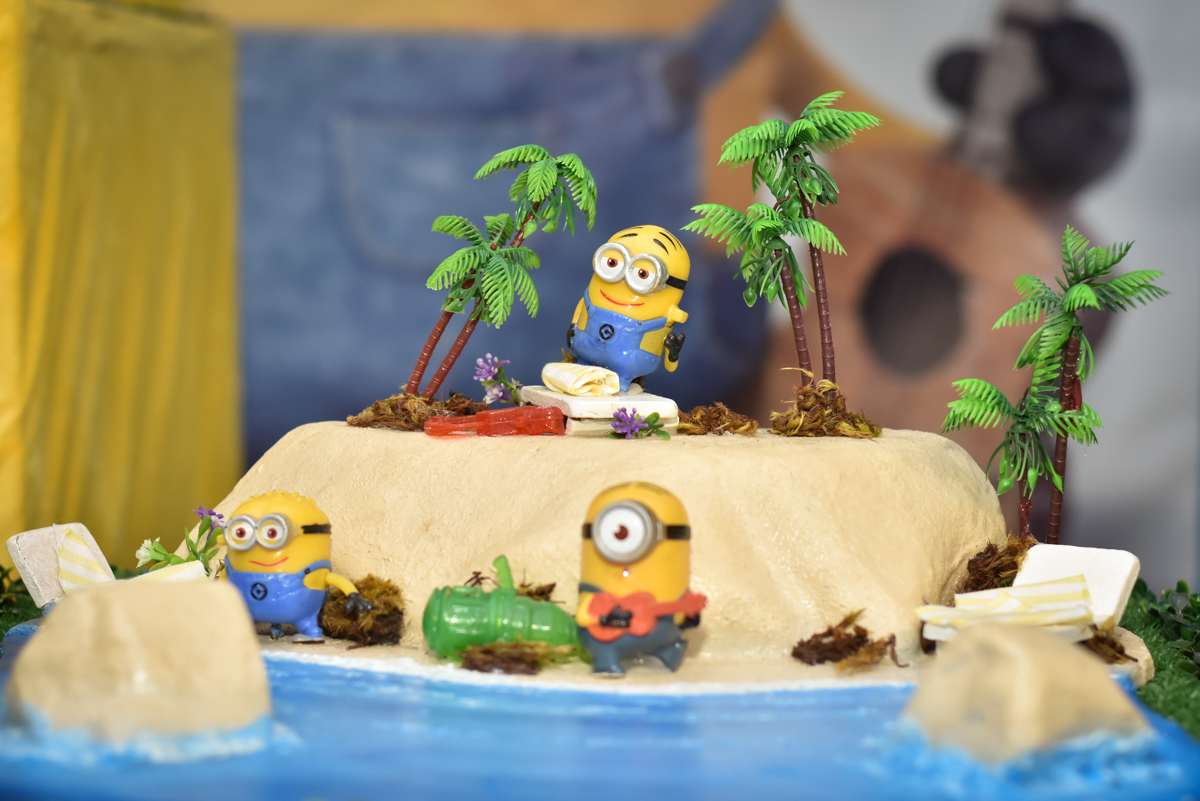 bolo temático no Buffet Fábrica da Alegria, Osasco, São Paulo, tema da festa, meu malvado favorito