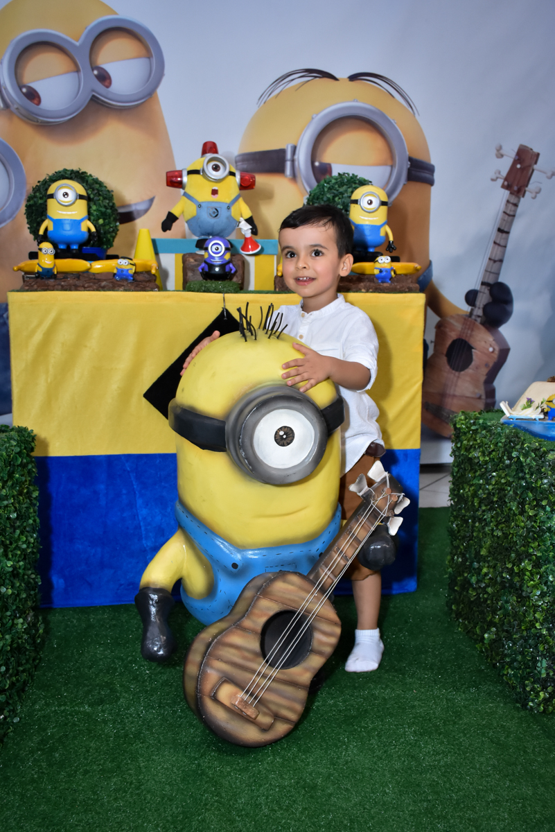 fotografia do aniversariante no Buffet Fábrica da Alegria, Osasco, São Paulo, tema da festa, meu malvado favorito