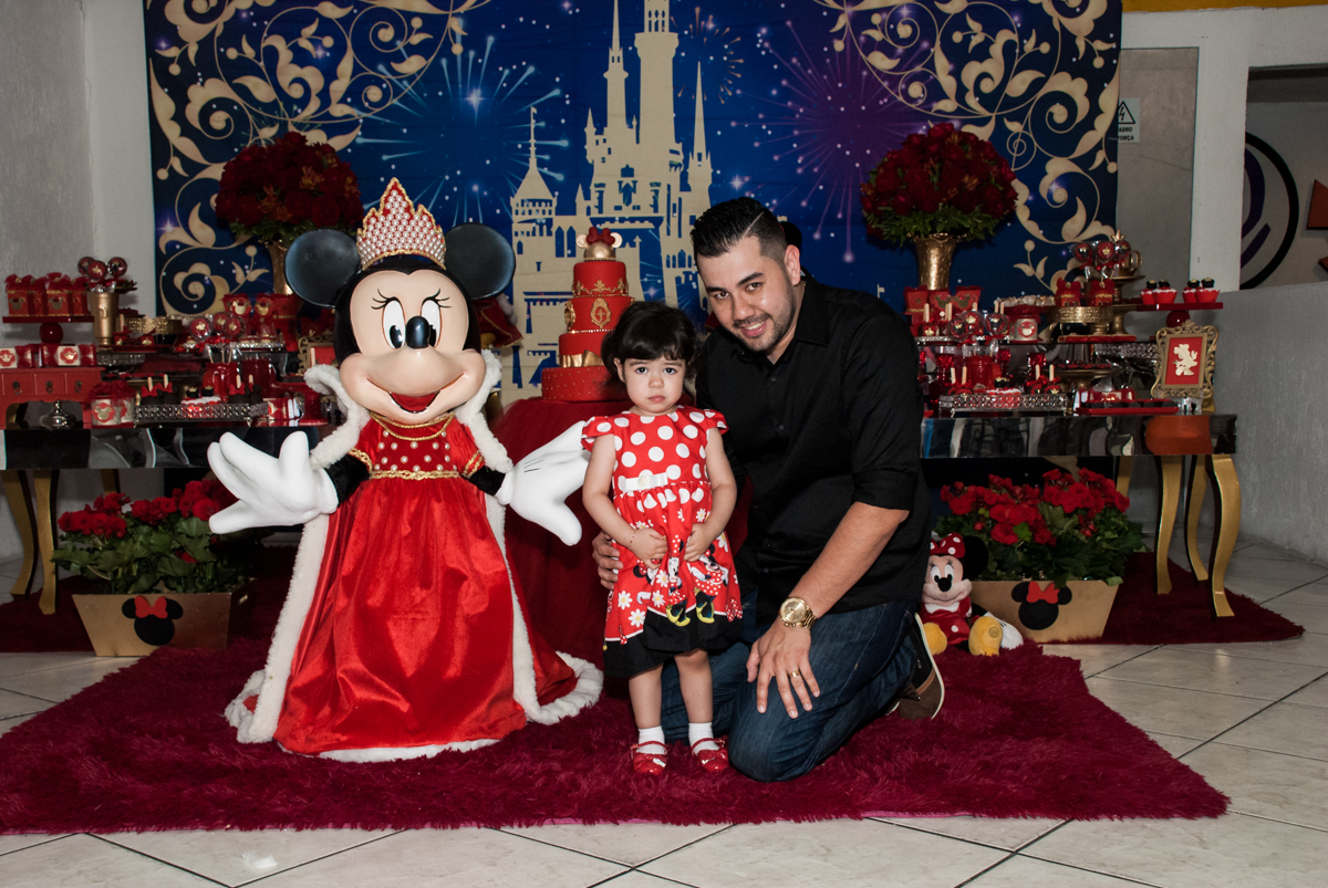 fotografia pai e filha no Buffet Fábrica da Alegria, Osasco, São Paulo, aniversário de Isabela 2 aninho tema da da festa minie vermelha