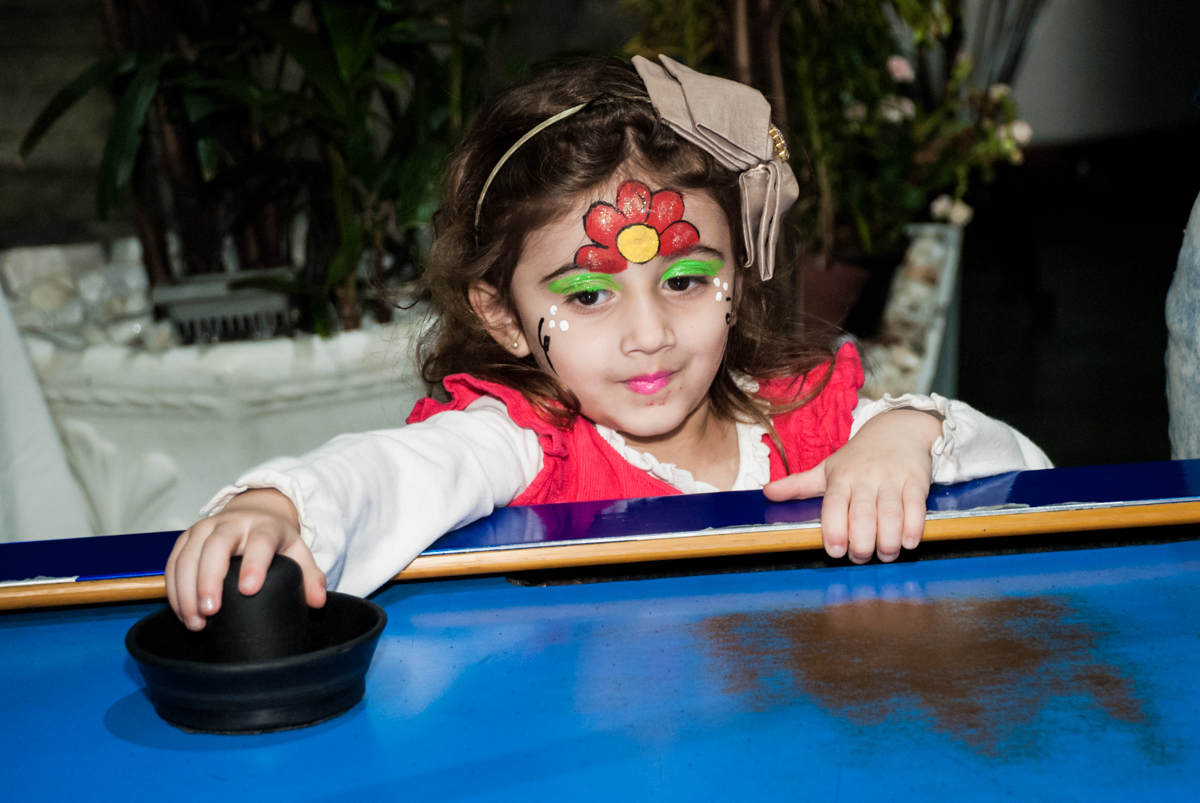 mais jogo de futebol de mesa no Buffet Balakatoon, saude, são Paulo, aniversário de João Gabriel 5 anos, tema da festa carros