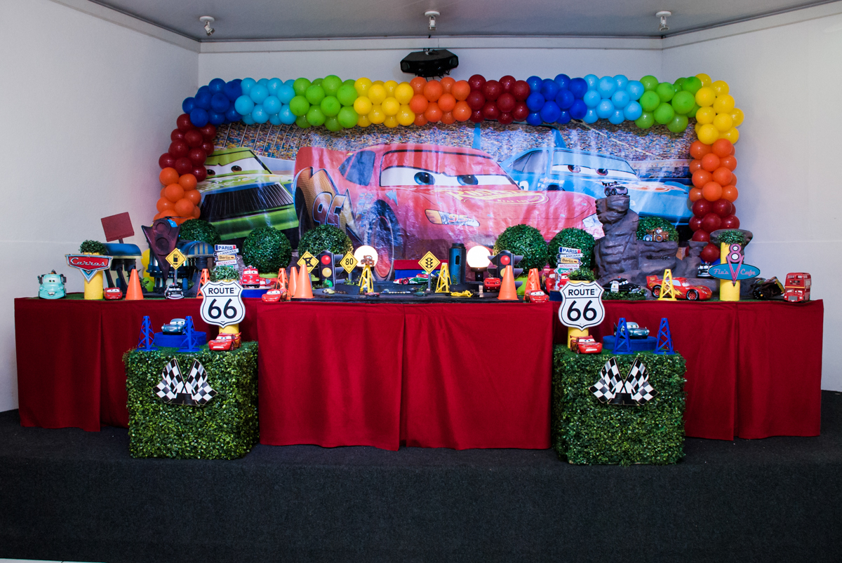 mesa decorada no Buffet Balakatoon, saude, são Paulo, aniversário de João Gabriel 5 anos, tema da festa carros