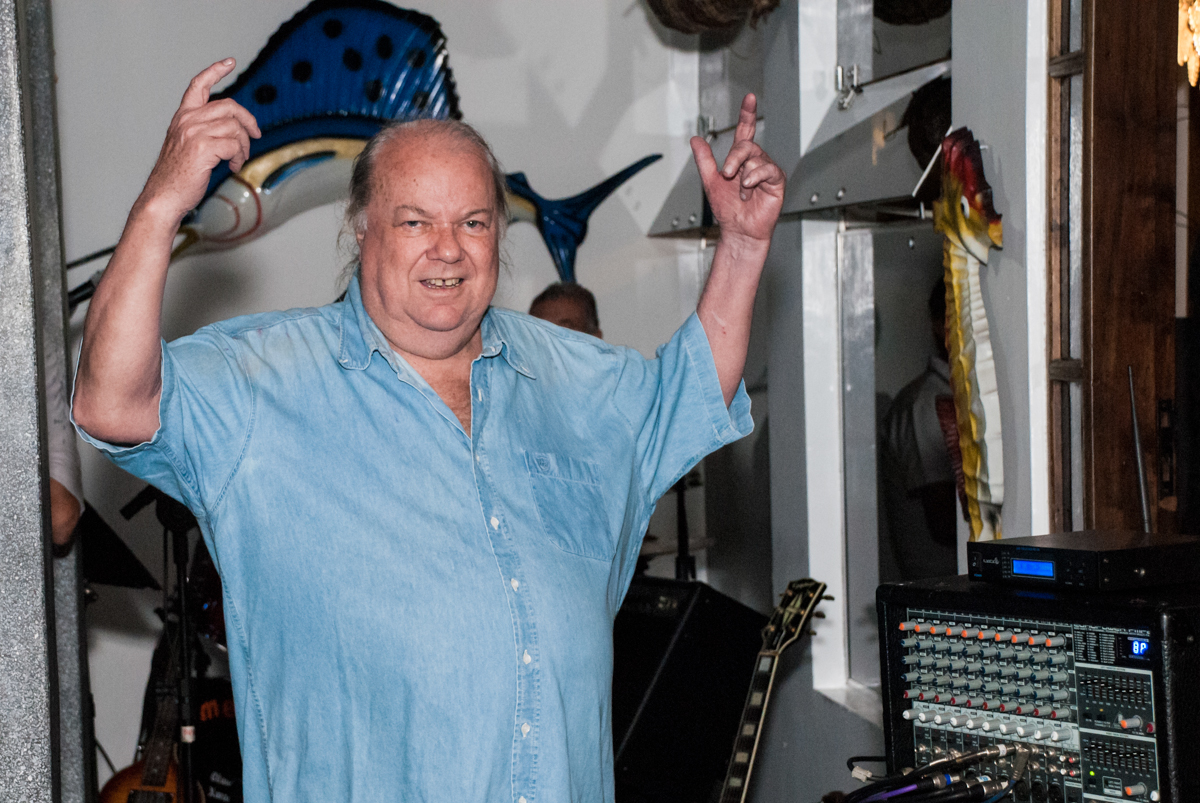 muita alegria do aniversariante no aniversário de Helena 40 e Wanderley 67 anos, festa realizada no condomínio, Morumbi, São Paulo